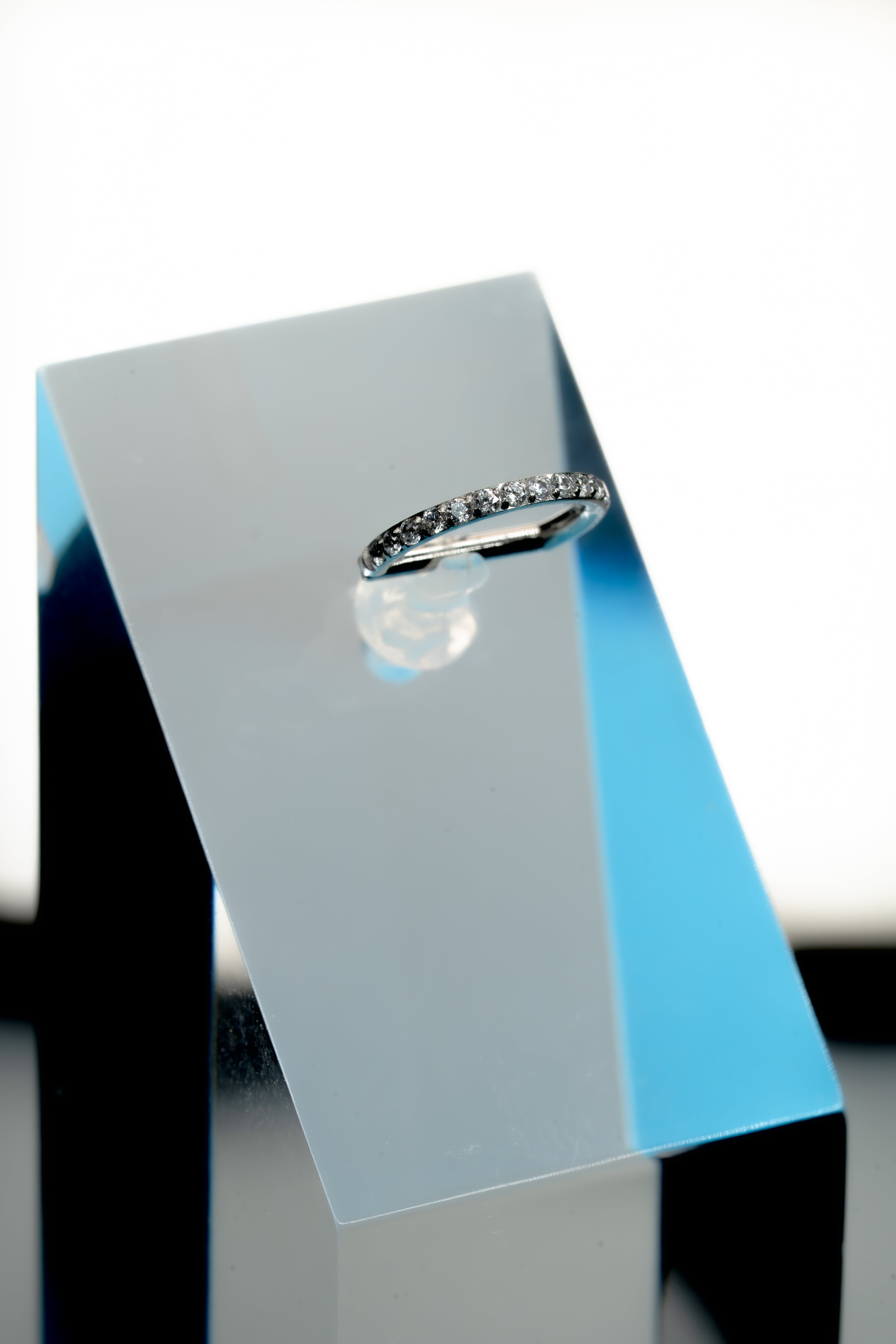 Cravejada com zircônias - Titânio