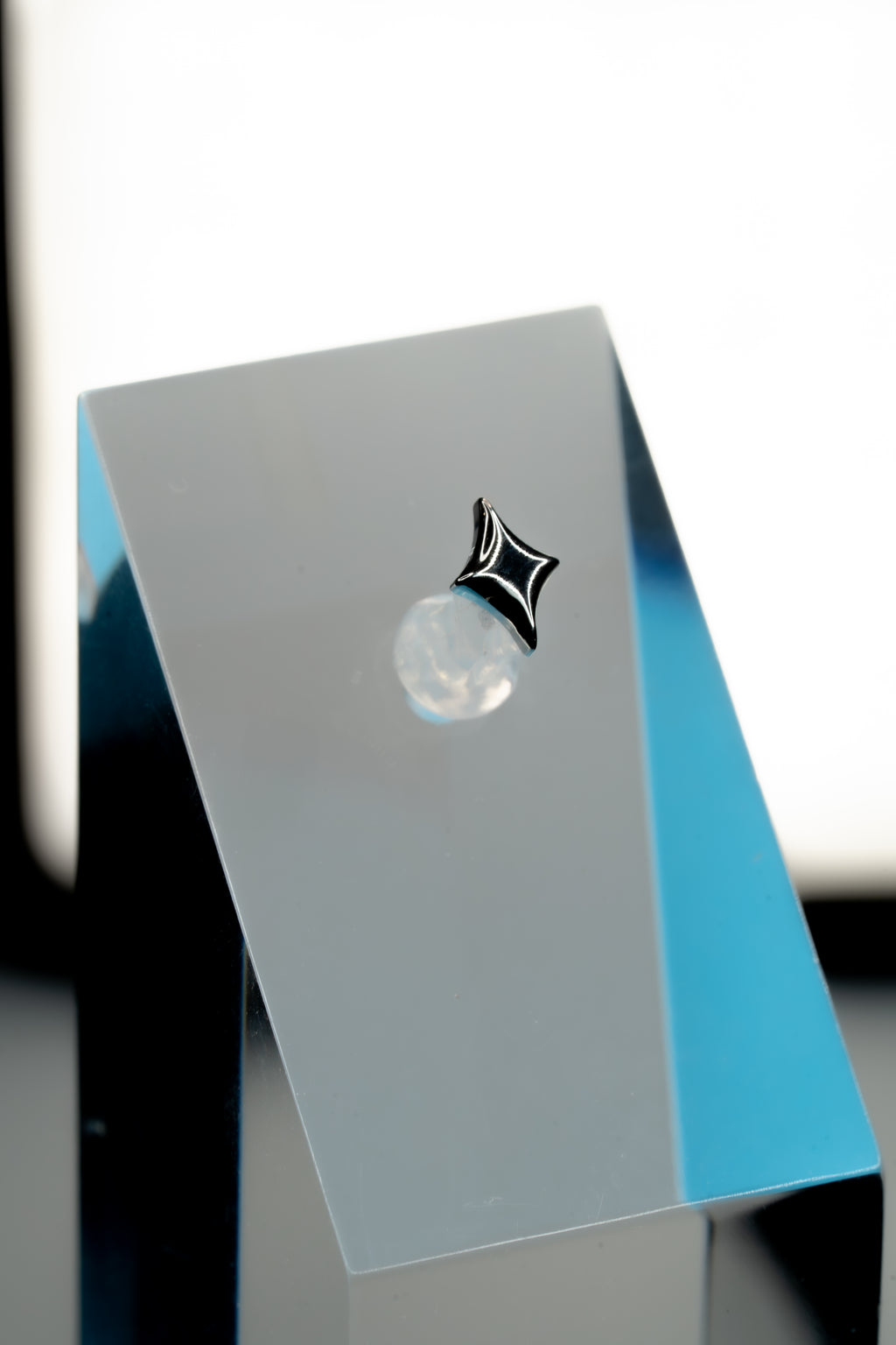 Brilho de luz - Titãnio