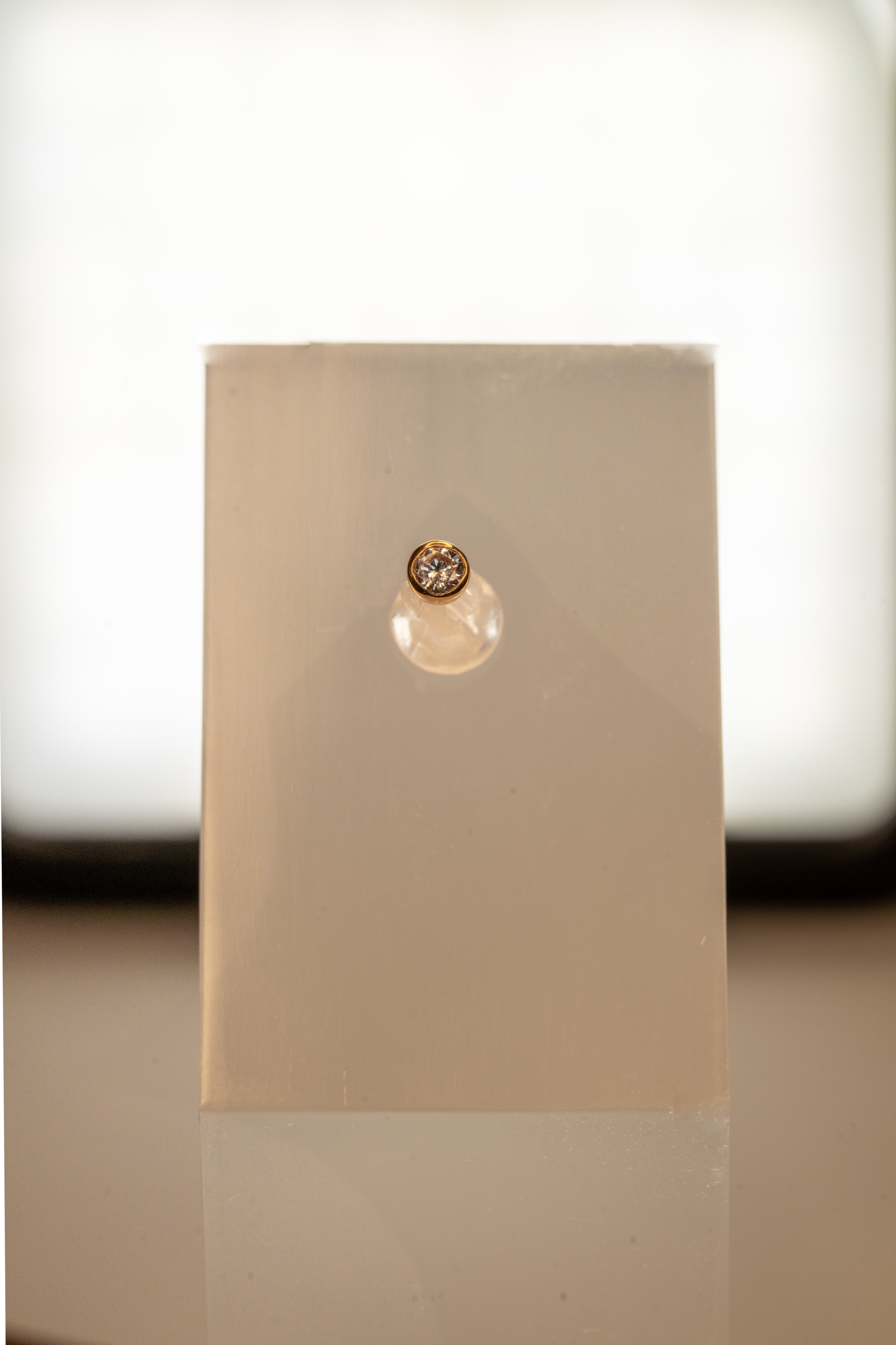 Ponto de luz com zircônia - Ouro 18k