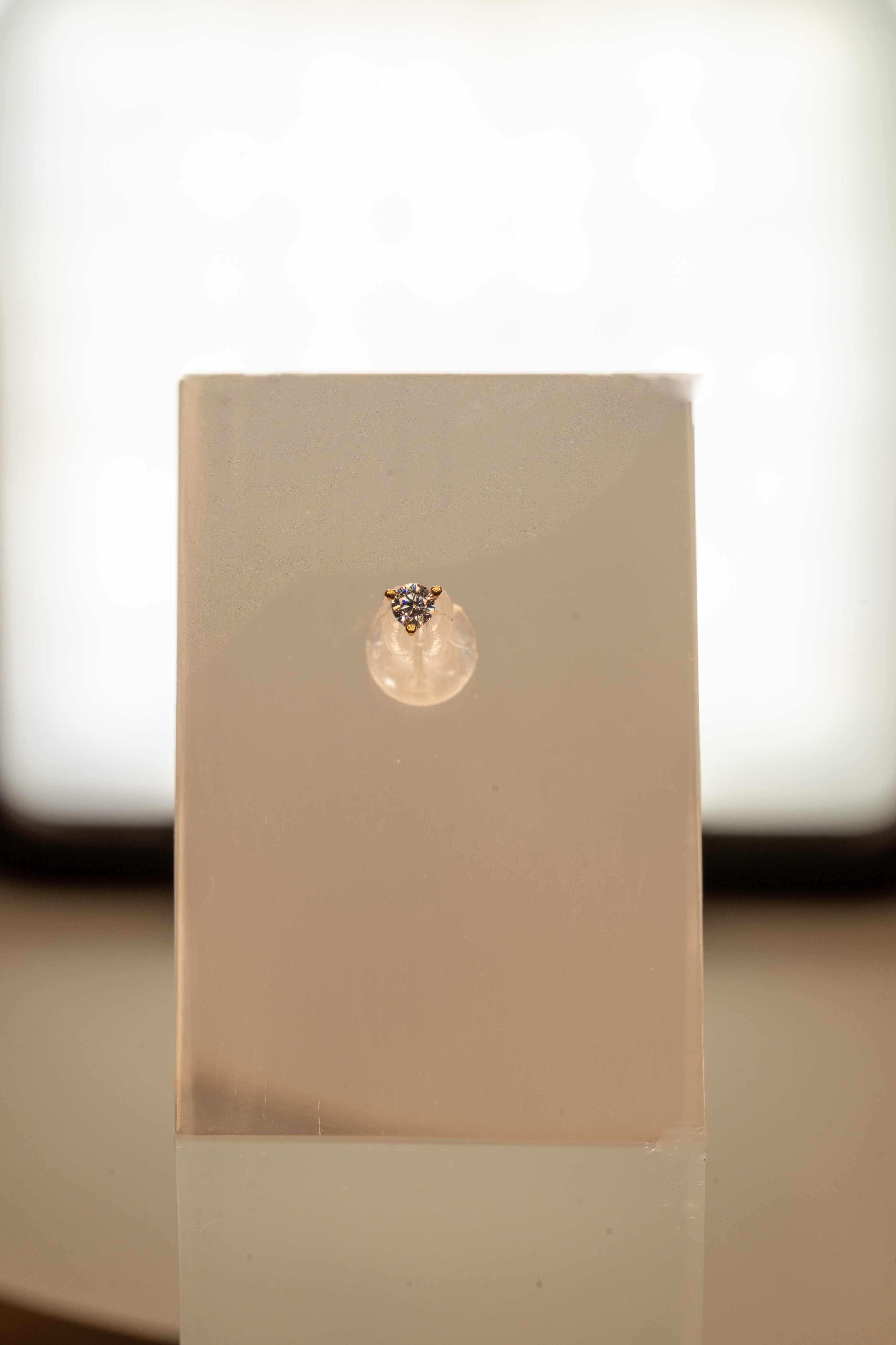 Ponto de luz com zircônia - Ouro 18k