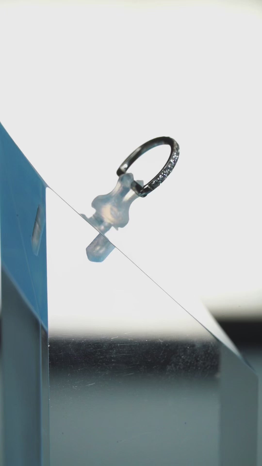 Cravejada com zircônias - Titânio